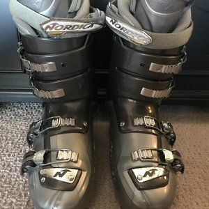 Nordica Women's Ski Boots Size 27.0-27.5